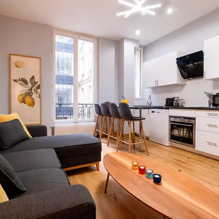 Luxury Flat Champs Elysées 4 Guests * Parigi