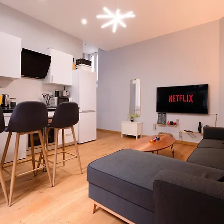 Luxury Flat Champs Elysées 4 Guests Parigi