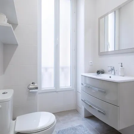 Luxury Flat Champs Elysées 4 Guests * Parigi
